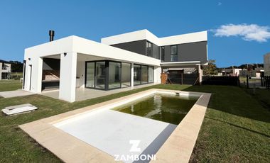Casa en el barrio privado Rumencó Joven