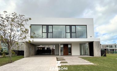Casa en el barrio privado Rumencó Joven