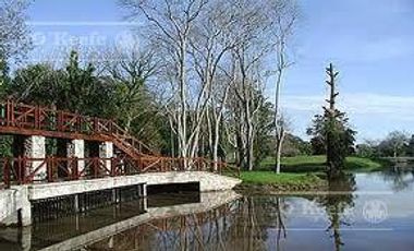 Casa en alquiler  de seis ambientes  amoblada con piscina en Abril Club de Campo