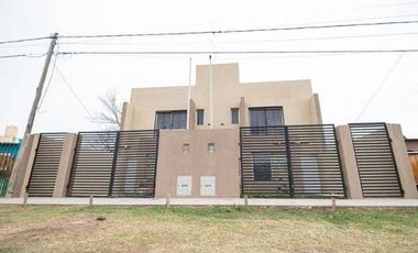 Dúplex en venta - 2 Dormitorios 2 Baños - Cochera - 145Mts2 - Venado Tuerto