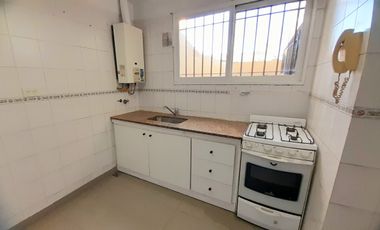 Vicente López - Excelente ubicación! - Cómodo departamento 2 amb  con 2 Patios!