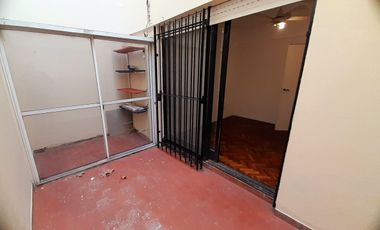 Vicente López - Excelente ubicación! - Cómodo departamento 2 amb  con 2 Patios!