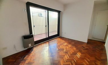 Vicente López - Excelente ubicación! - Cómodo departamento 2 amb  con 2 Patios!