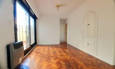Vicente López - Excelente ubicación! - Cómodo departamento 2 amb  con 2 Patios!
