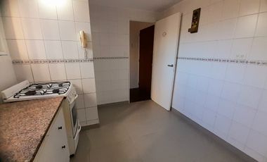 Vicente López - Excelente ubicación! - Cómodo departamento 2 amb  con 2 Patios!