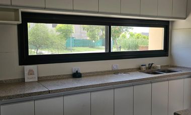 Casa en venta en  Acacias con pileta  perímetro a la reserva espectacular vista