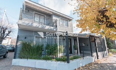 Venta casa 4 amb con patio, piscina y cochera en Ramos Mejia.