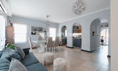 Venta casa 4 amb con patio, piscina y cochera en Ramos Mejia.