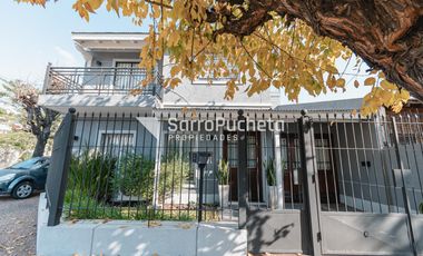 Venta casa 4 amb con patio, piscina y cochera en Ramos Mejia.
