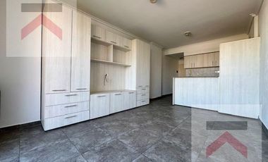 Muy lindo monoambiente en piso alto, vista abierta y pura luz! Excelente ubicación!
