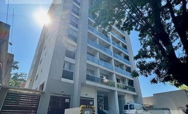 Muy lindo monoambiente en piso alto, vista abierta y pura luz! Excelente ubicación!