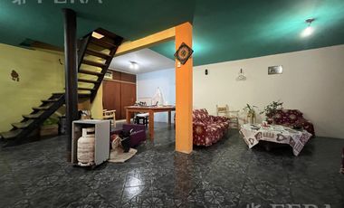 Venta de casa de 7 ambientes con cochera en Ingeniero Maschwitz