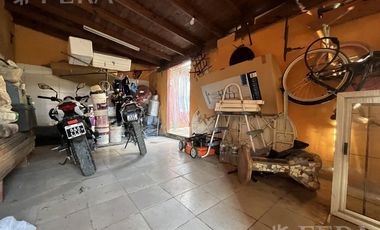 Venta de casa de 7 ambientes con cochera en Ingeniero Maschwitz