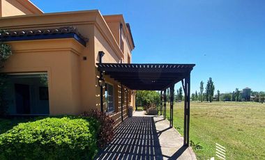 Casa en venta 2 dormitorios La Carolina Country Club Piñero Santa Fe  OPORTUNIDAD RETASADA