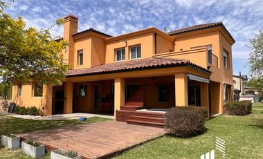 Casa en venta 2 dormitorios La Carolina Country Club Piñero Santa Fe  OPORTUNIDAD RETASADA