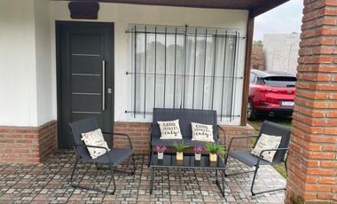 Casa en venta - 2 Dormitorios 1 Baño - Cochera - 420Mts2 - Mar del Plata