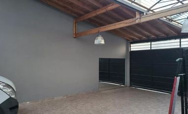 Casa en venta - 4 Dormitorios 3 Baños - Cocheras - 538Mts2 - Villa Udaondo, Ituzaingó