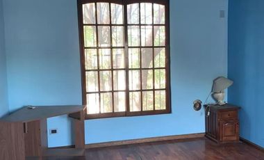 Casa en venta - 4 Dormitorios 3 Baños - Cocheras - 538Mts2 - Villa Udaondo, Ituzaingó