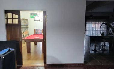 Casa en venta - 4 Dormitorios 3 Baños - Cocheras - 538Mts2 - Villa Udaondo, Ituzaingó
