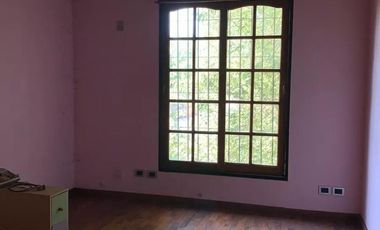 Casa en venta - 4 Dormitorios 3 Baños - Cocheras - 538Mts2 - Villa Udaondo, Ituzaingó