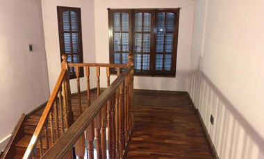 Casa en venta - 4 Dormitorios 3 Baños - Cocheras - 538Mts2 - Villa Udaondo, Ituzaingó