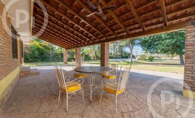 Quinta sobre el río en VENTA, con gran terreno, un sueño.