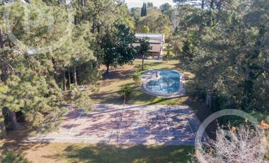 Quinta sobre el río en VENTA, con gran terreno, un sueño.