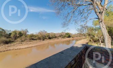 Quinta sobre el río en VENTA, con gran terreno, un sueño.