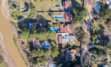 Quinta sobre el río en VENTA, con gran terreno, un sueño.
