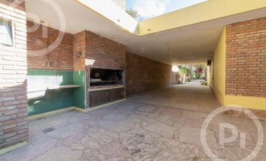 Quinta sobre el río en VENTA, con gran terreno, un sueño.