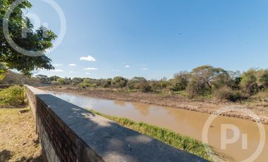 Quinta sobre el río en VENTA, con gran terreno, un sueño.