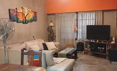 Casa en venta - 3 Dormitorios 3 Baños - Cocheras - 300Mts2 - Morón