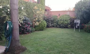 Casa en venta - 3 Dormitorios 3 Baños - Cocheras - 300Mts2 - Morón