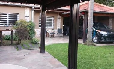 Casa en venta - 3 Dormitorios 3 Baños - Cocheras - 300Mts2 - Morón