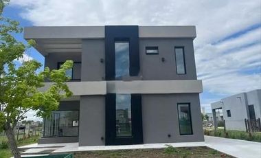 Casa en venta - 3 Dormitorios 3 Baños - Cochera - 158Mts2 - Escobar