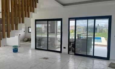 Casa en venta - 3 Dormitorios 3 Baños - Cochera - 158Mts2 - Escobar