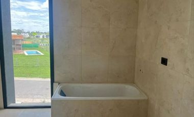 Casa en venta - 3 Dormitorios 3 Baños - Cochera - 158Mts2 - Escobar