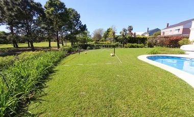 Casa en alquiler - 4 Dormitorios 5 Baños - Cocheras - 1.500Mts2 - Guillermo E. Hudson, Berazategui