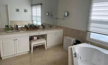 Casa en alquiler - 4 Dormitorios 5 Baños - Cocheras - 1.500Mts2 - Guillermo E. Hudson, Berazategui