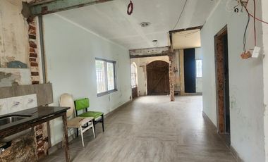 Casa en  Ovidio Lagos a metros de Av. Almafuerte