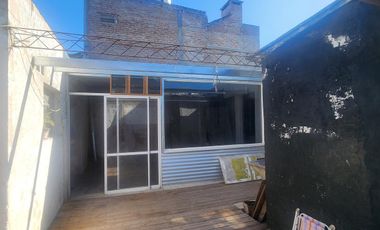 Casa en  Ovidio Lagos a metros de Av. Almafuerte