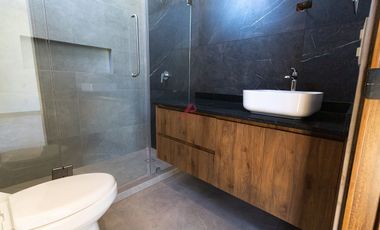 CASA NUEVA EN VENTA EN BOSQUES VALLARTA, ZONA REAL