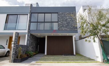 Casa  en Venta  Bosques Vallarta, Zapopan, Jal