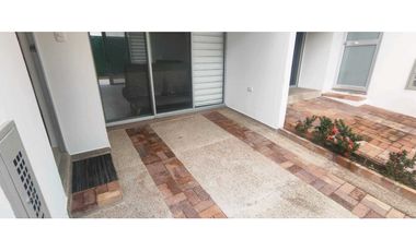 Hermosa casa de 102 M2 en 389 mill en La Mesa Cund, en conjunto
