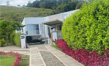 VENDO HERMOSA CASA EN PARCELACIÓN LAS JUANAS - IBAGUÉ 1600mts
