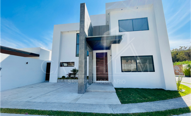 Casa con alberca en venta en Jiutepec, Morelos