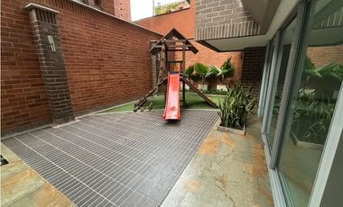 VENTA MODERNO Y AMPLIO APARTAMENTO AMOBLADO ACABADOS DE LUJO LAURELES