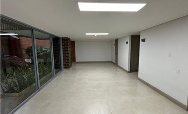 VENTA MODERNO Y AMPLIO APARTAMENTO AMOBLADO ACABADOS DE LUJO LAURELES