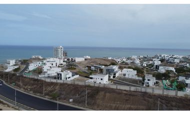 En venta terreno vista al mar  ideal para proyecto inmobiliario.