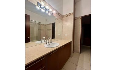 SE ALQUILA APARTAMENTO P.H. ALTOS DE AMADOR